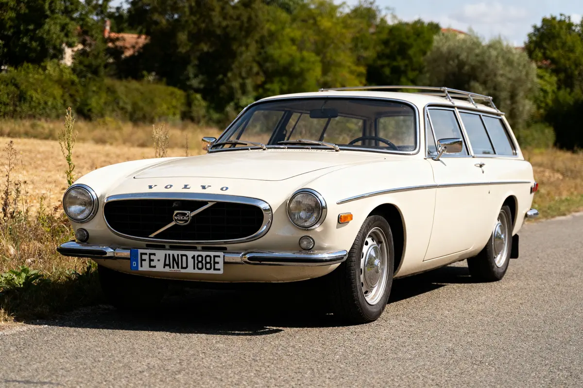 P1800 Volvo wagon : Guide d’achat et annonces de collection