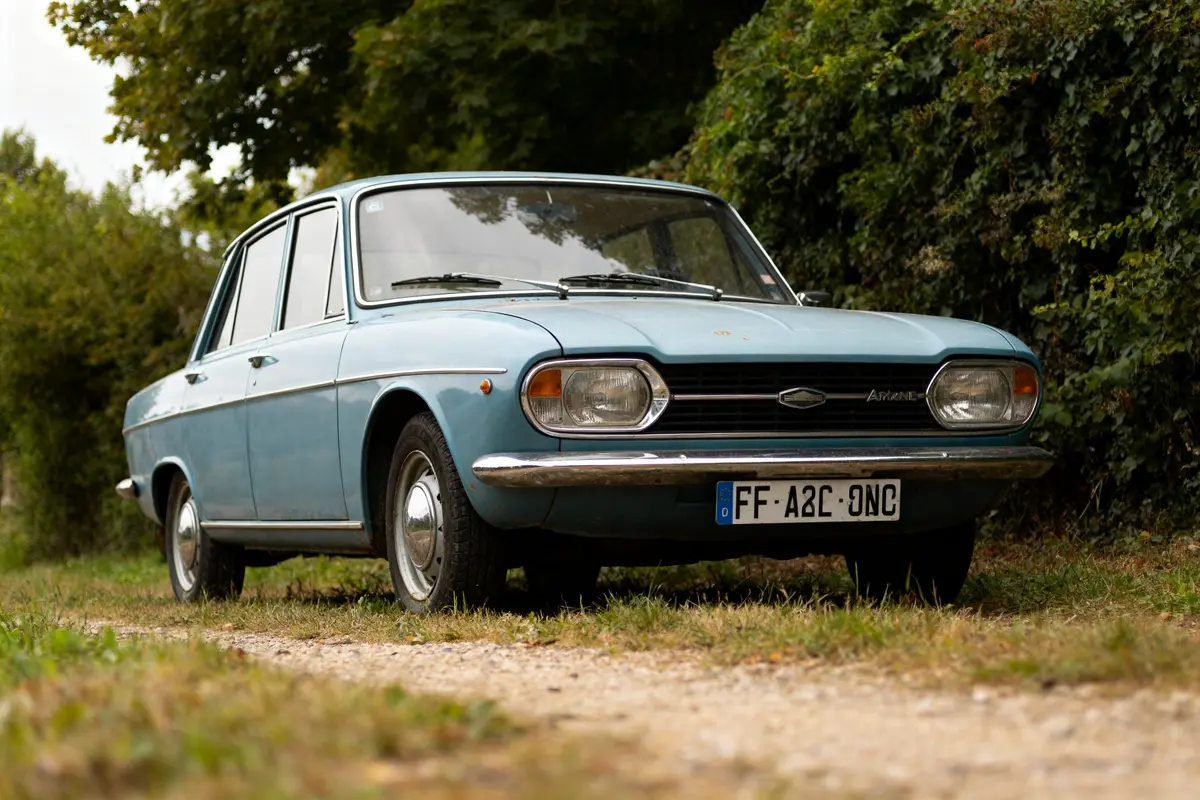 Simca Ariane : la grande voiture française à petit moteur